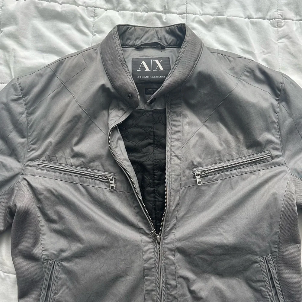 ᴀʀᴍᴀɴɪ ᴇxᴄʜᴀɴɢᴇ ᴍᴇɴ’ꜱ ɢʀᴇʏ ᴢɪᴘ ᴜᴘ ᴊᴀᴄᴋᴇᴛ - Picture 3 of 5